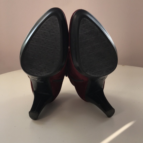 Aquatalia burgundy suede bootie. Size 9. - Picture 5 of 6